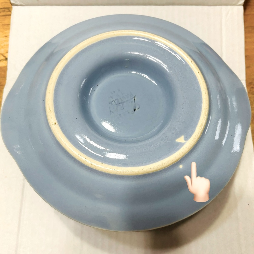Lu-Ray pastels gravy boat with attached saucer.  Beautiful blue color. - Picture 4 of 6